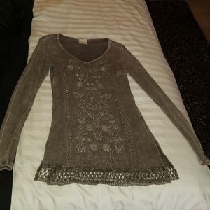 Gray sparkle tunic top by Vocal.